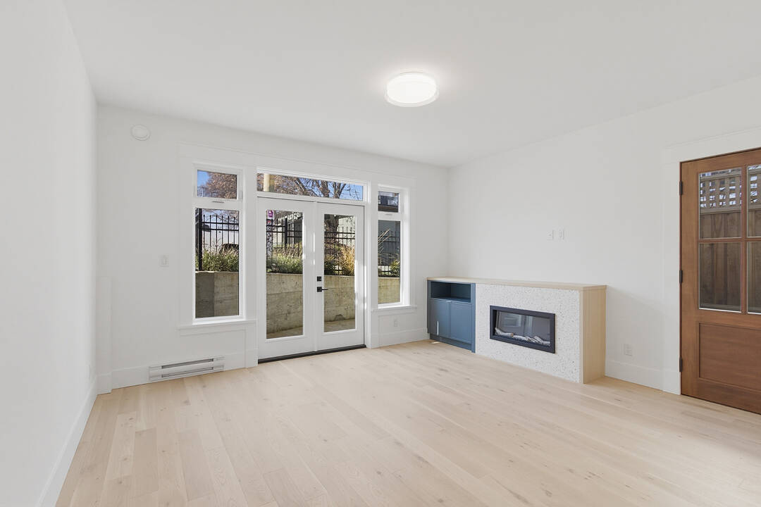 1-1915 Fernwood Road, Victoria, British Columbia