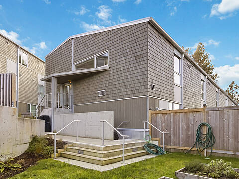 122-1720 Fairfield Road, Victoria