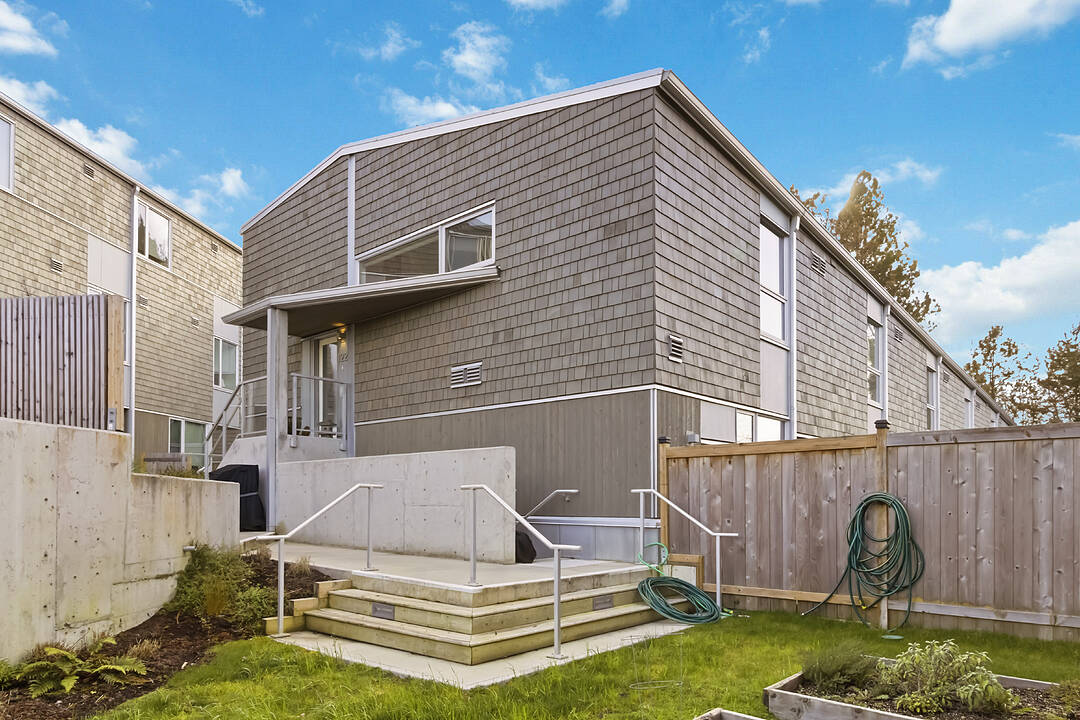 122-1720 Fairfield Road, Victoria, British Columbia