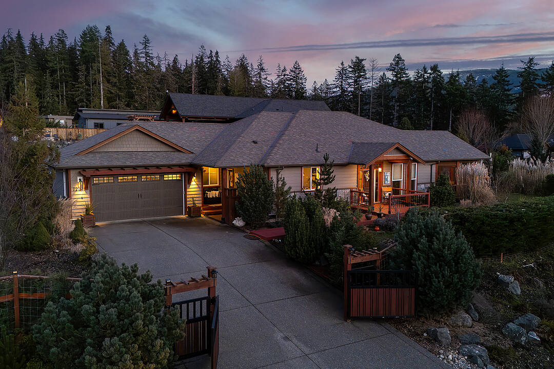 7284 Lakefront Drive, Lake Cowichan, British Columbia