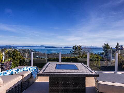 1736 Mayneview Terrace, North Saanich