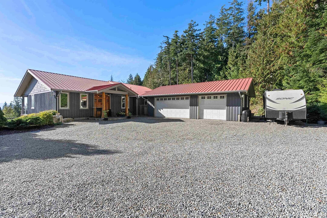 2440 Sunshine Coast Highway, Roberts Creek, British Columbia