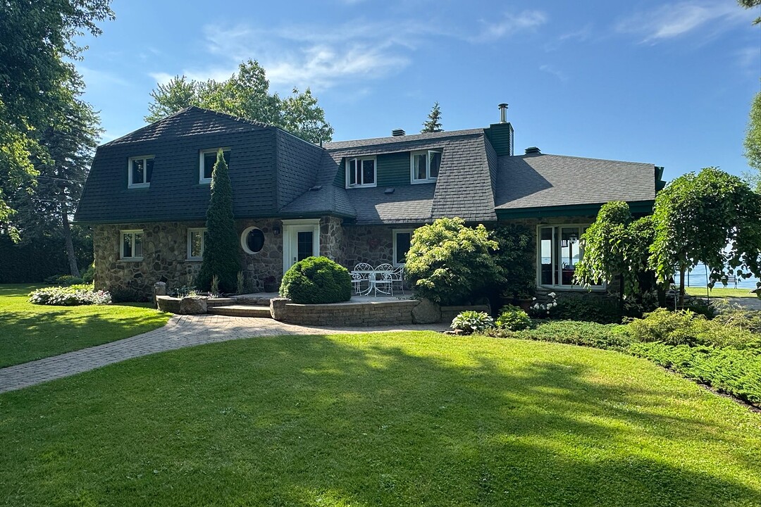 685-689 Route 132, Sainte-Barbe, Québec