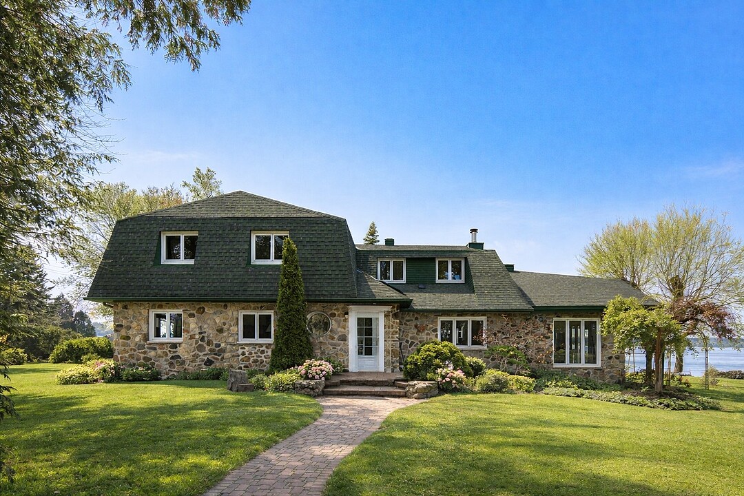 685-689 Route 132, Sainte-Barbe, Québec