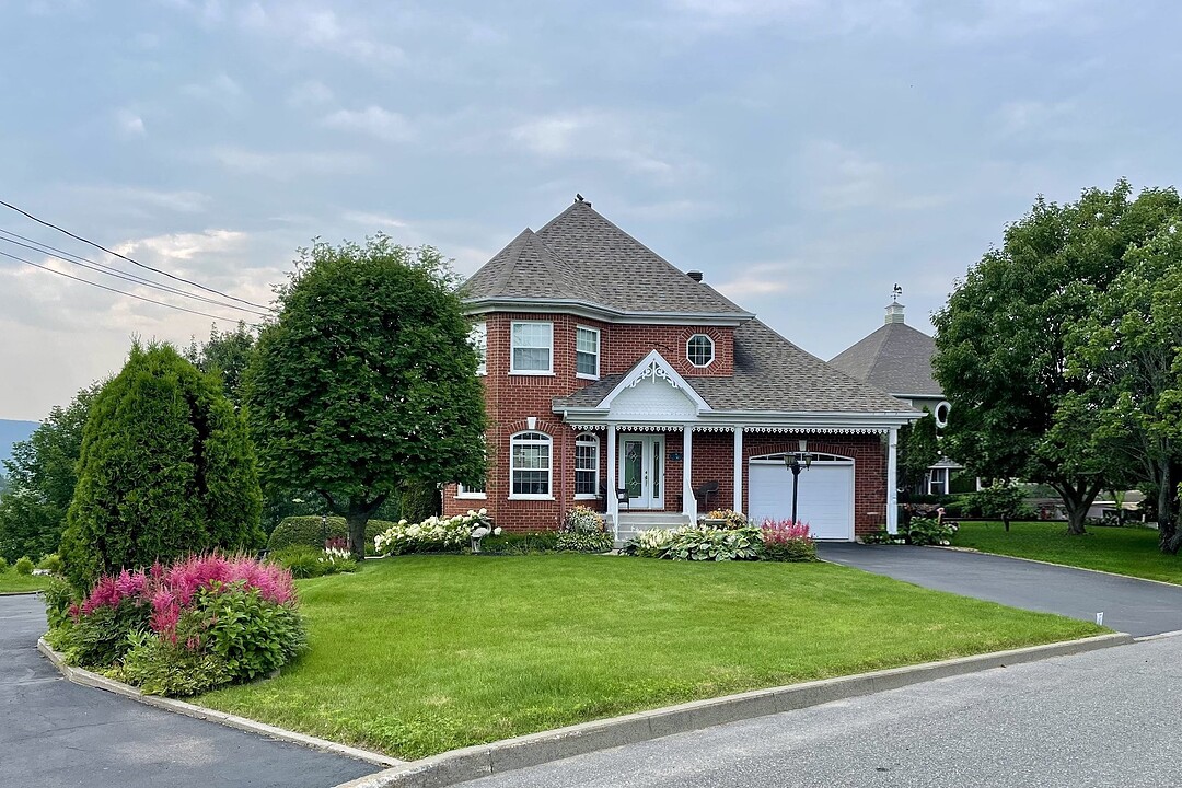 30 Place Optimiste, Sainte-Thècle, Québec