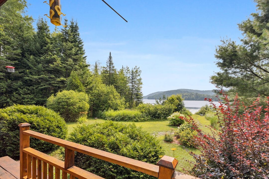 90 Ch. de l'Iris, Mont-Blanc, Québec