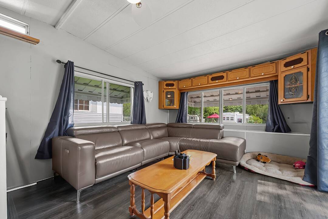 580 Beaver Creek Rd #215, Waterloo, Ontario