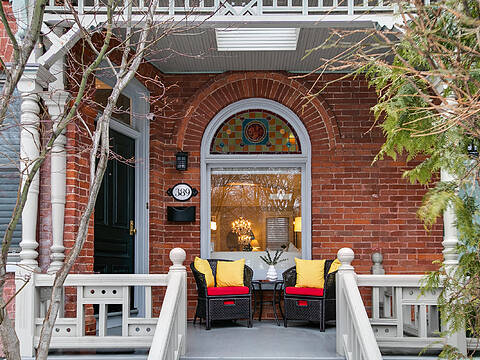 389 Carlton St, Toronto