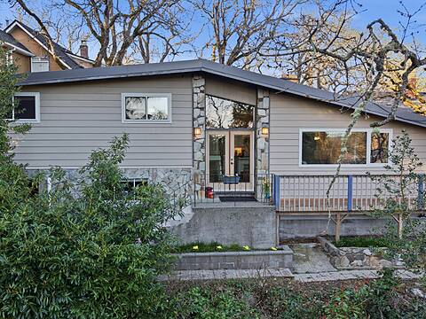 3379 Connorton Lane, Saanich