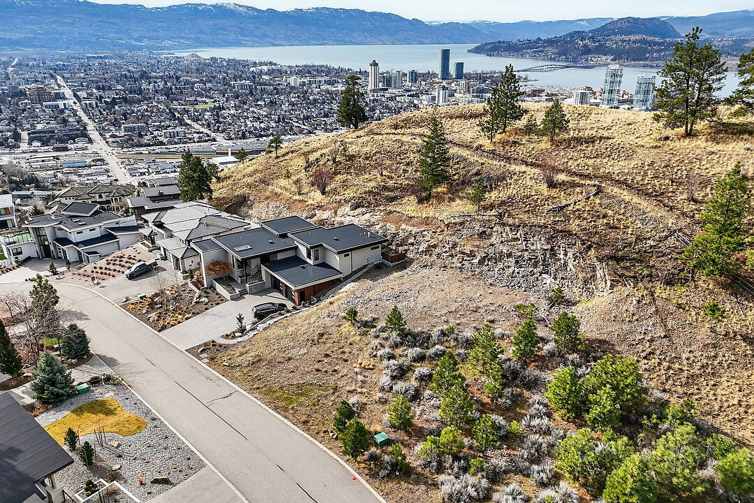 720 Pinehaven Court, Kelowna, British Columbia