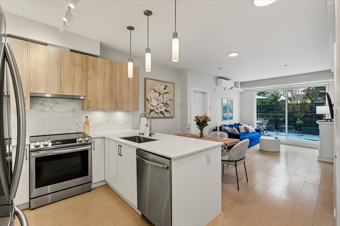 205-1450 Glentana Road, View Royal, British Columbia