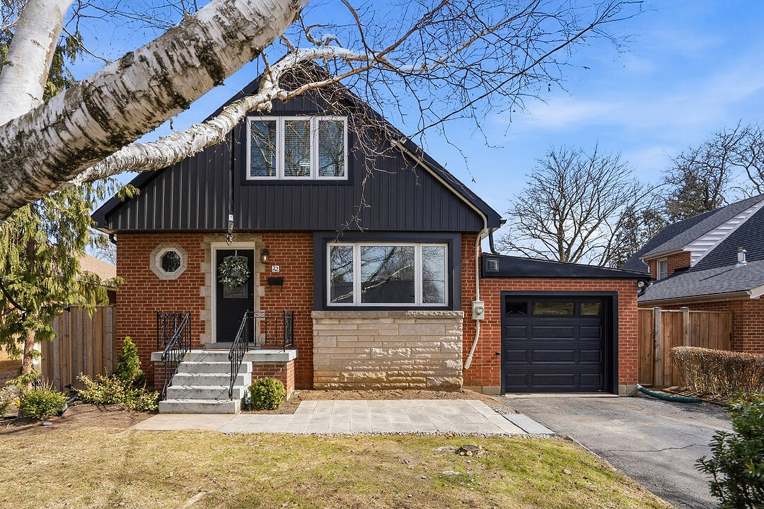 22 Desjardins Avenue, Dundas, Ontario