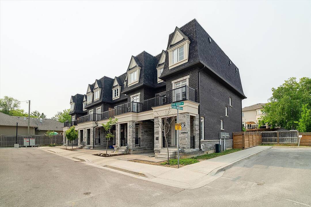 12 Deep River Lane S, Richmond Hill, Ontario