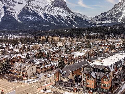 208-810 7th Street, Canmore