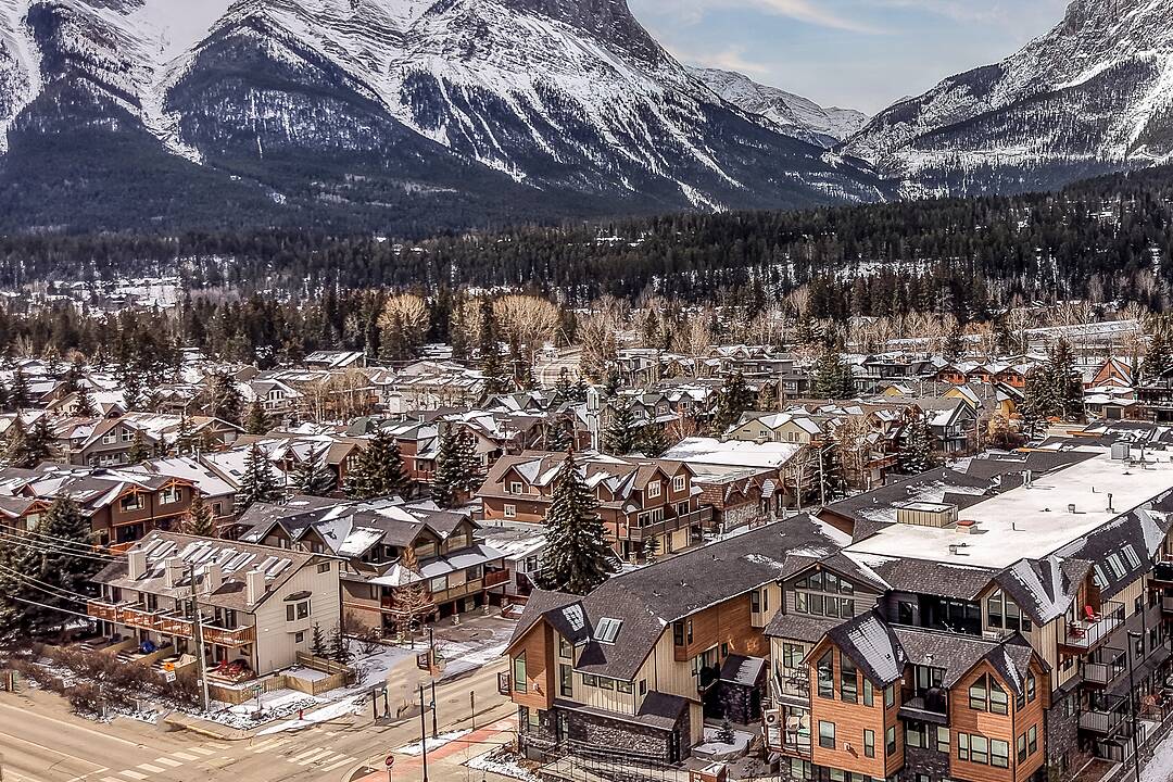 208-810 7th Street, Canmore, Alberta
