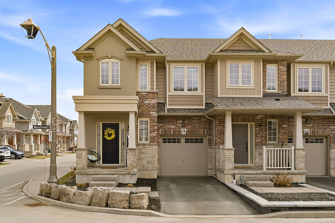 11 Beau Chatel Lane, Grimsby, Ontario