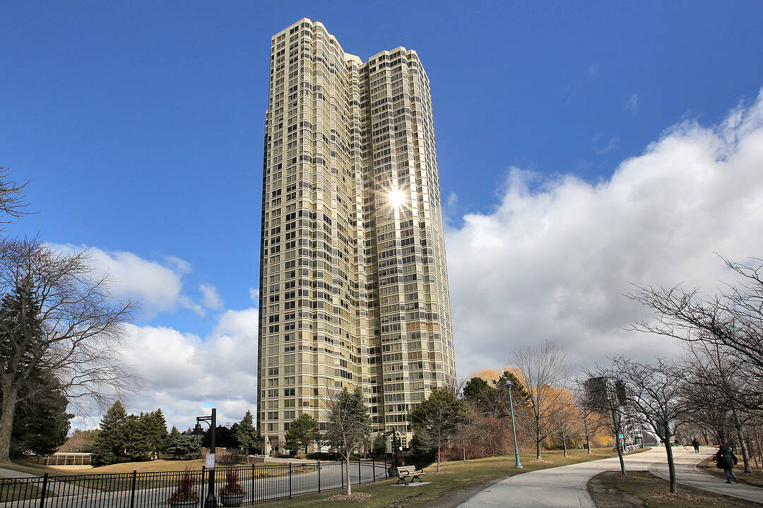 1 Palace Pier Crt #2808, Toronto, Ontario