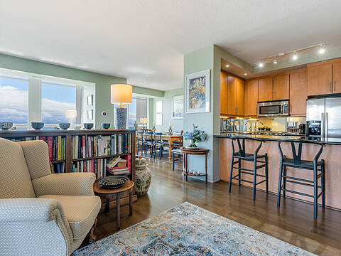 628 Fleet St #2704, Toronto