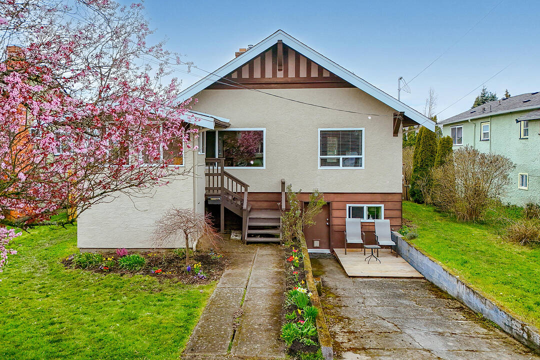 3074 Earl Grey Street, Saanich, British Columbia