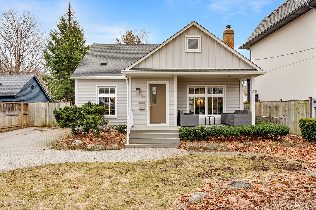 32 Anderson St, Oakville, Ontario