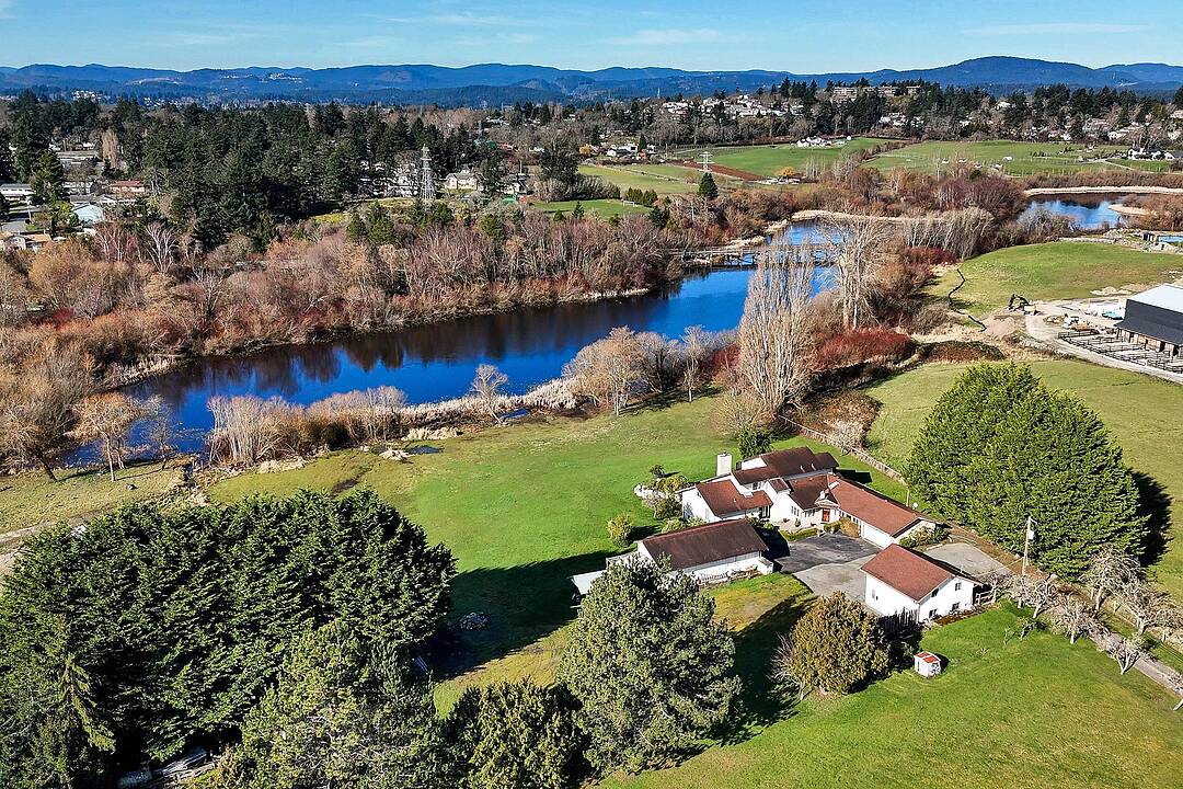 4220 Blenkinsop Road, Saanich, British Columbia