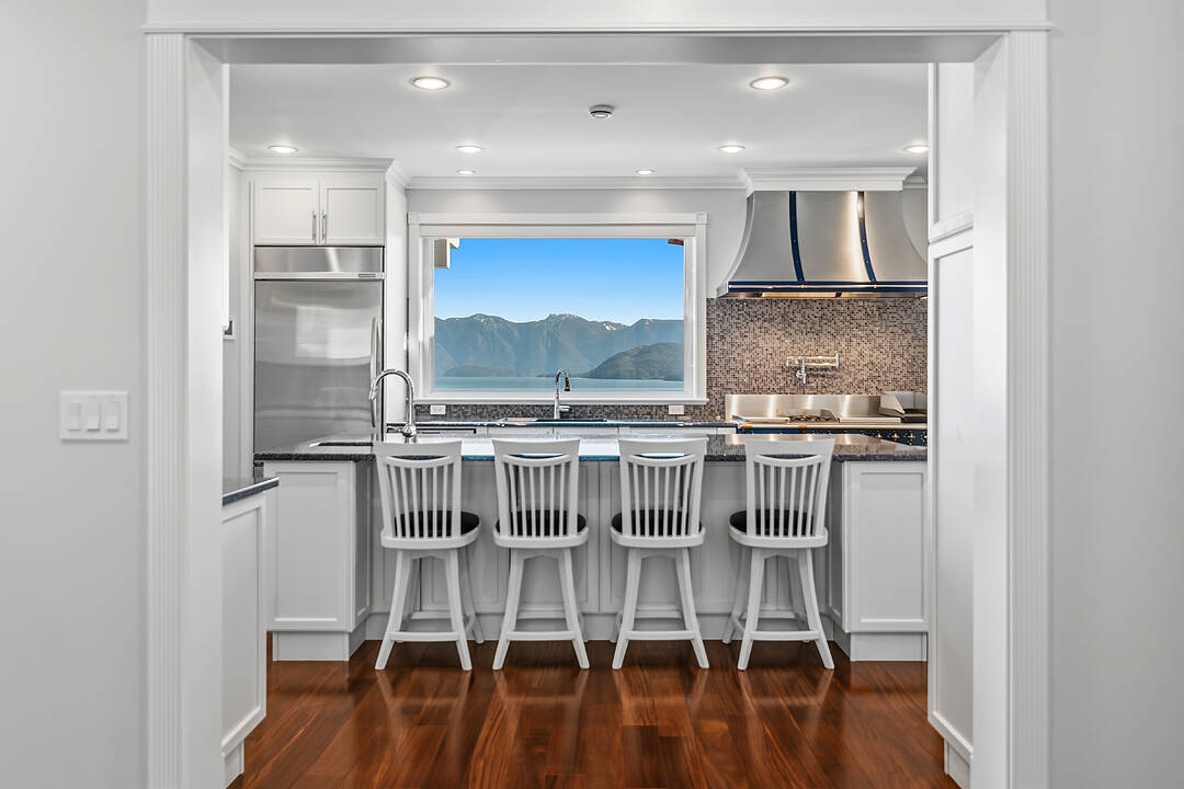 1128 Twin Isle Drive, Gibsons, British Columbia