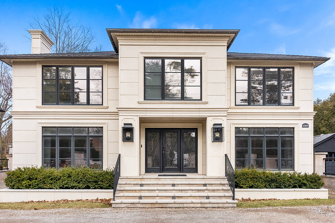 1347 Queen Victoria Ave, Mississauga, Ontario