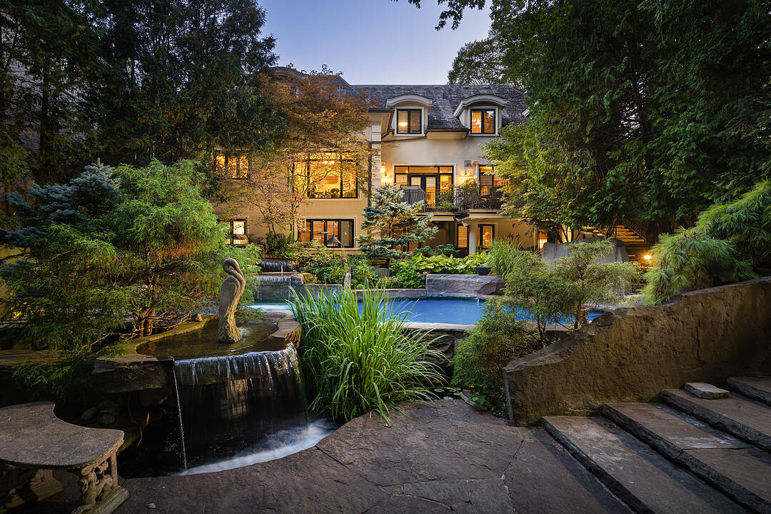 23 Edenbrook Hill, Toronto, Ontario