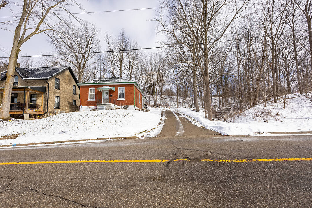 111 Broadway St W, Brant, Ontario