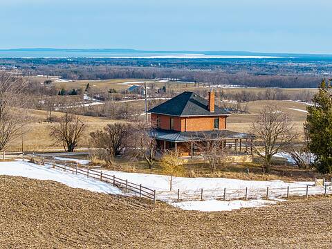 1943 Fairgrounds Road S, Clearview