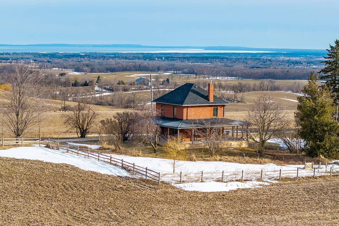 1943 Fairgrounds Road S, Clearview, Ontario