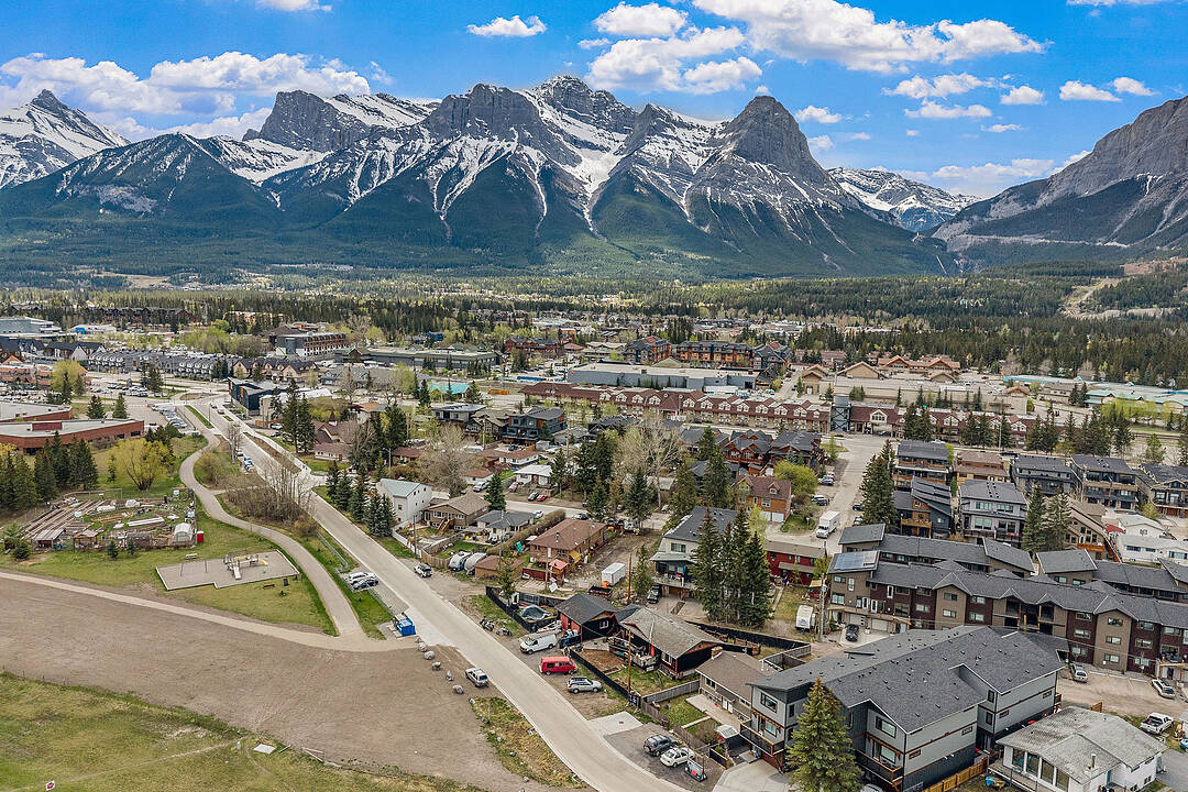 1405 & 1409 Mountain Avenue, Canmore, Alberta
