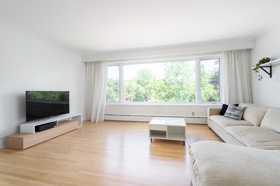 355 Boul. Laird, Mont-Royal, Quebec, Québec