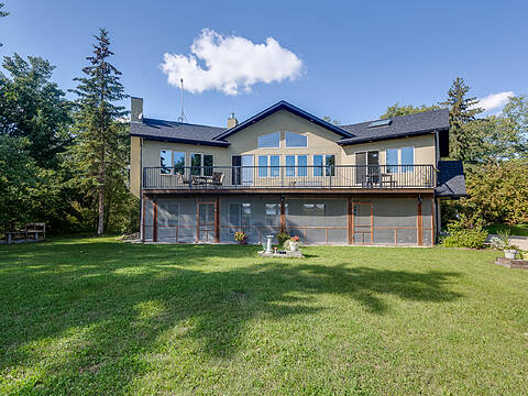 602 Pheasant Close, Pelican Point