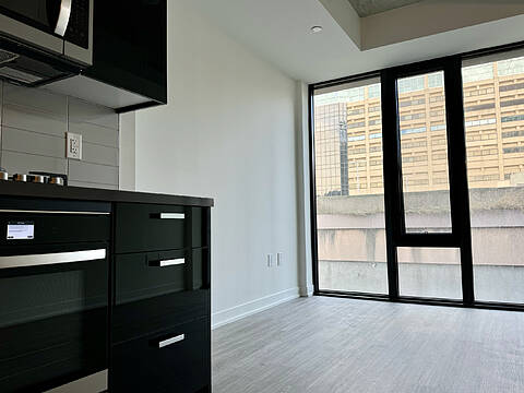 195 Mccaul St #507, Toronto