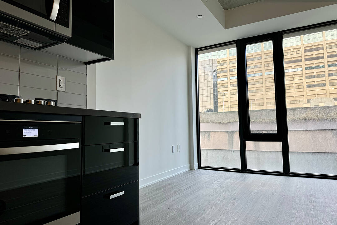 195 Mccaul St #507, Toronto, Ontario