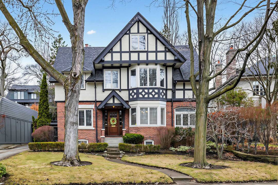 136 Roxborough Dr, Toronto, Ontario