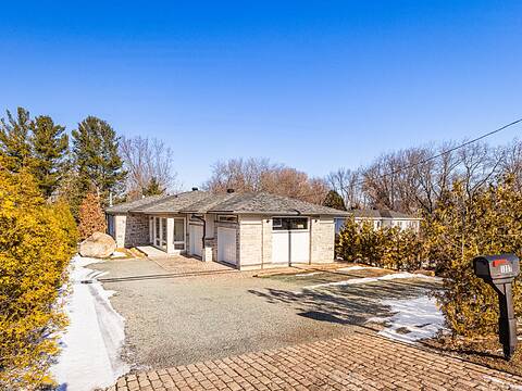 1337 Boul. de Léry, Léry