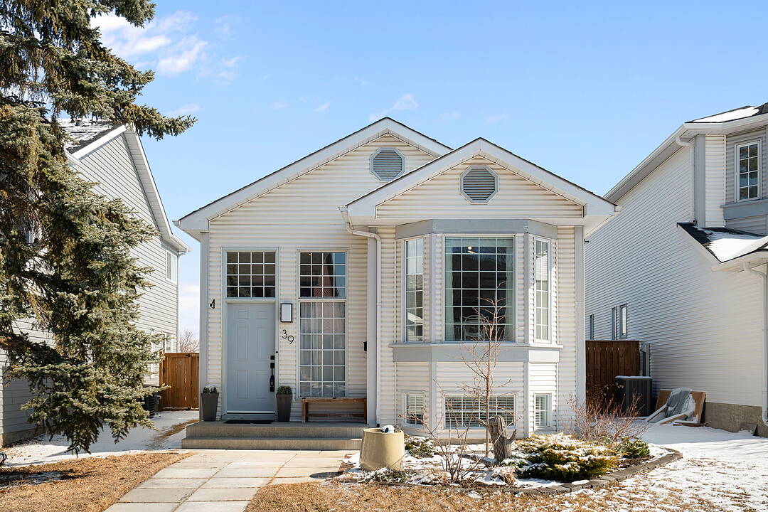 39 River Rock Circle SE, Calgary, Alberta