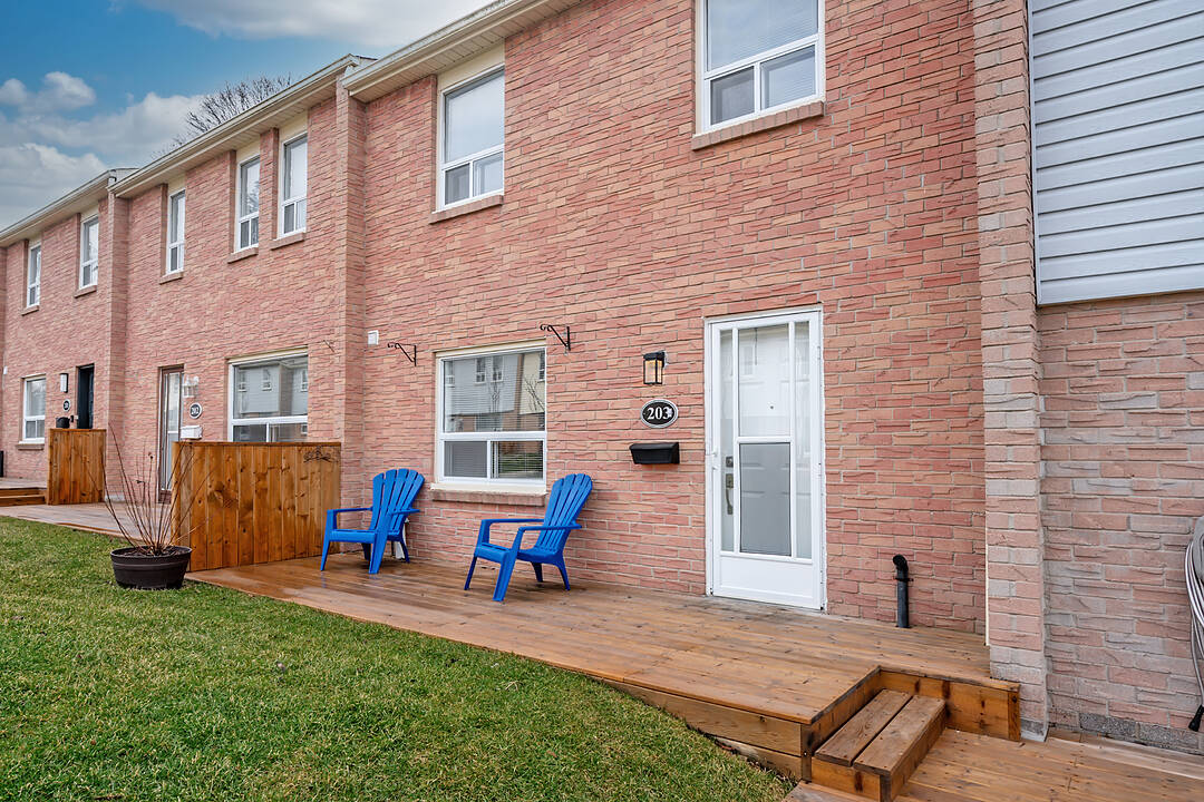 1055 Shawnmarr Rd #203, Mississauga, Ontario