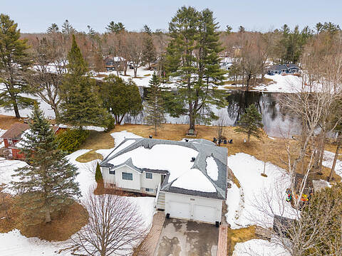 1099 Davis Drive, Gravenhurst
