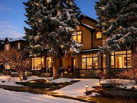 2040 46 Avenue SW, Calgary