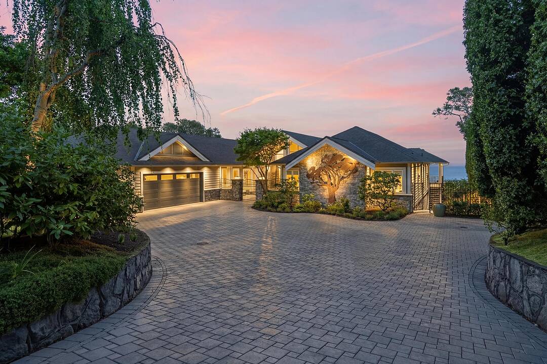 2226 Arbutus Road, Saanich, British Columbia