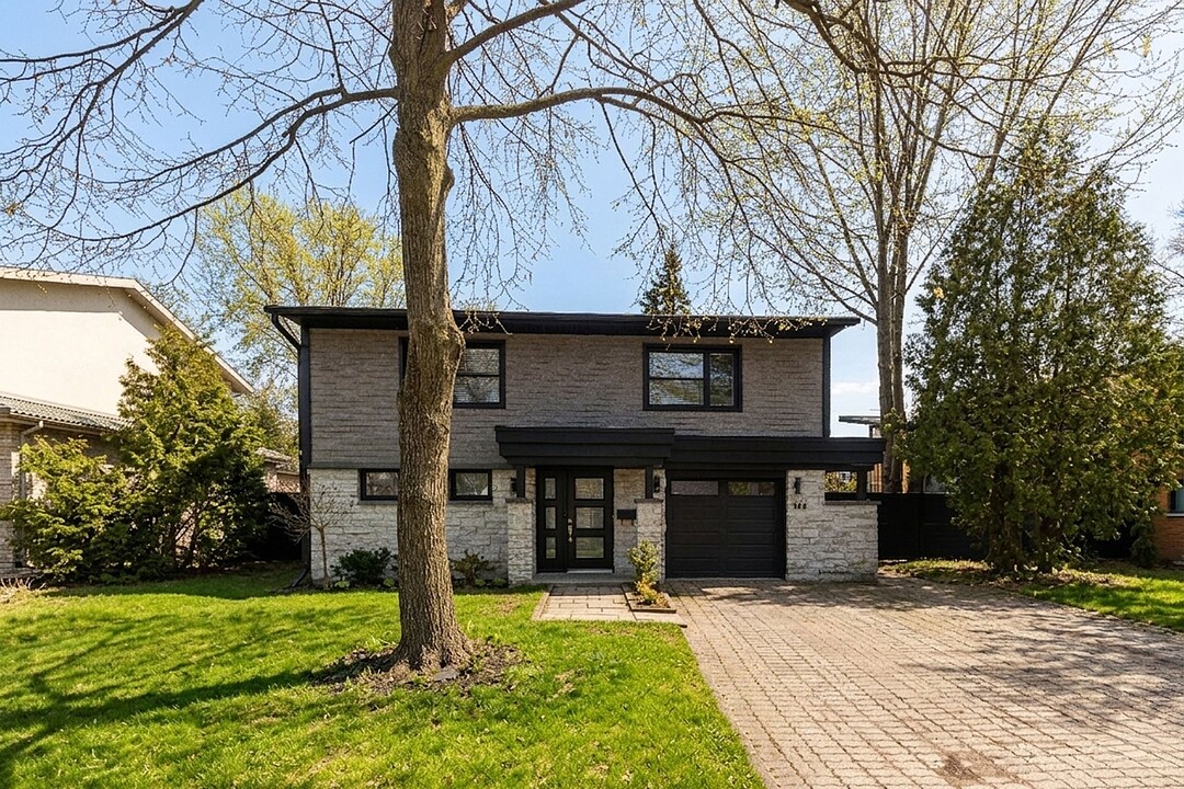 144 Av. de Normandie, Saint-Lambert, Québec