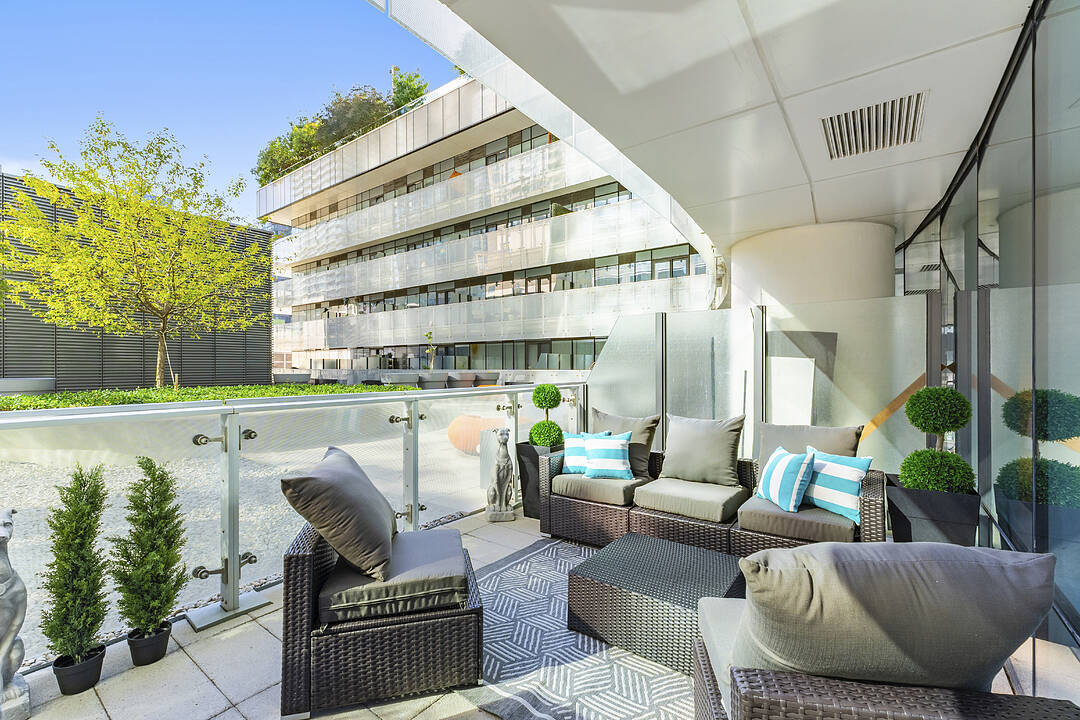 1 Bloor St E #303, Toronto, Ontario