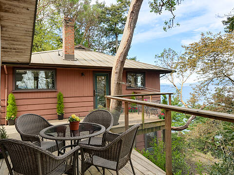 618 Lands End Road, North Saanich