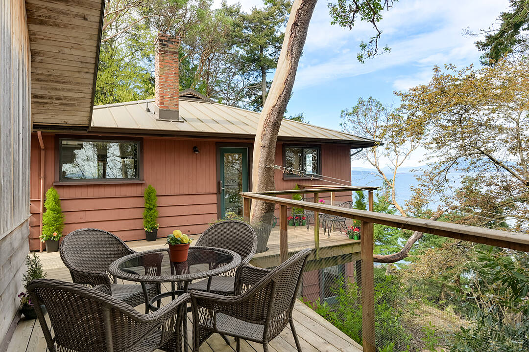 618 Lands End Road, North Saanich, British Columbia