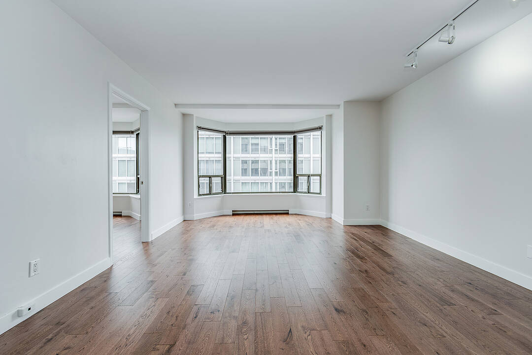 175 Cumberland St #1502, Toronto, Ontario