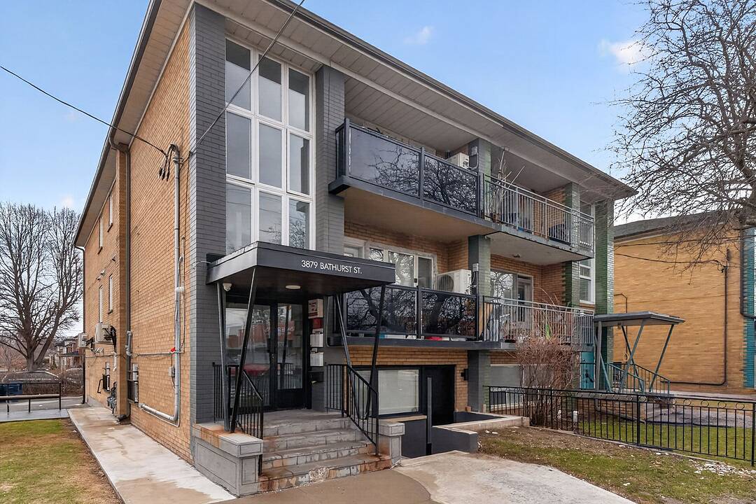 3879 Bathurst St #8, Toronto, Ontario
