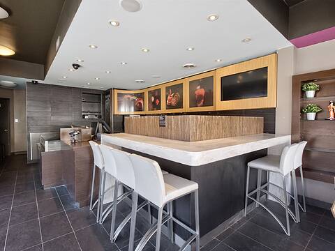 2564 Yonge St, Toronto